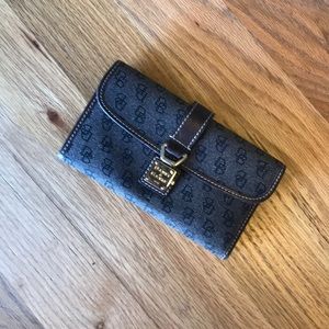 Dooney & Bourke wallet